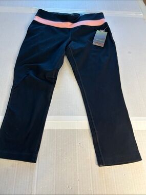 NWT Tek Gear DryTek Womens Black Capri Leggings. Sz M